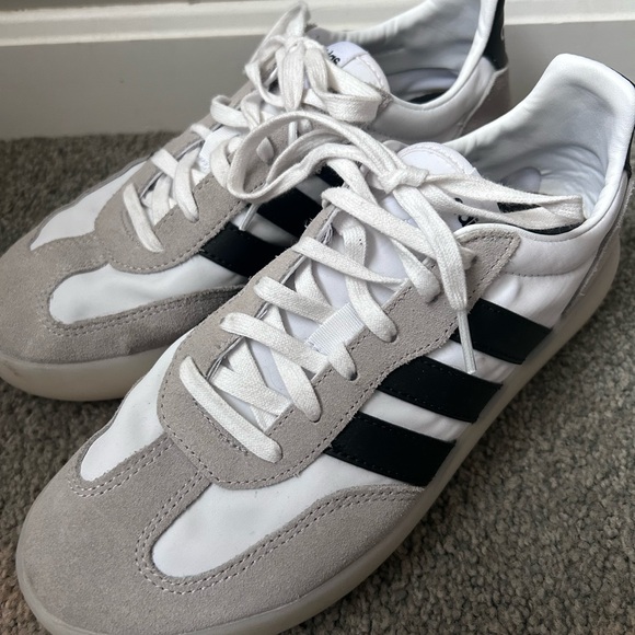 Adidas Barreda Decode Gray and White Sneakers, size 7 - Picture 4 of 5